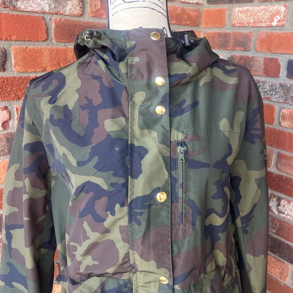 J. Crew Camouflage Rain Jacket with Gold Zipper and Snaps Size Small - Picture 4 of 16